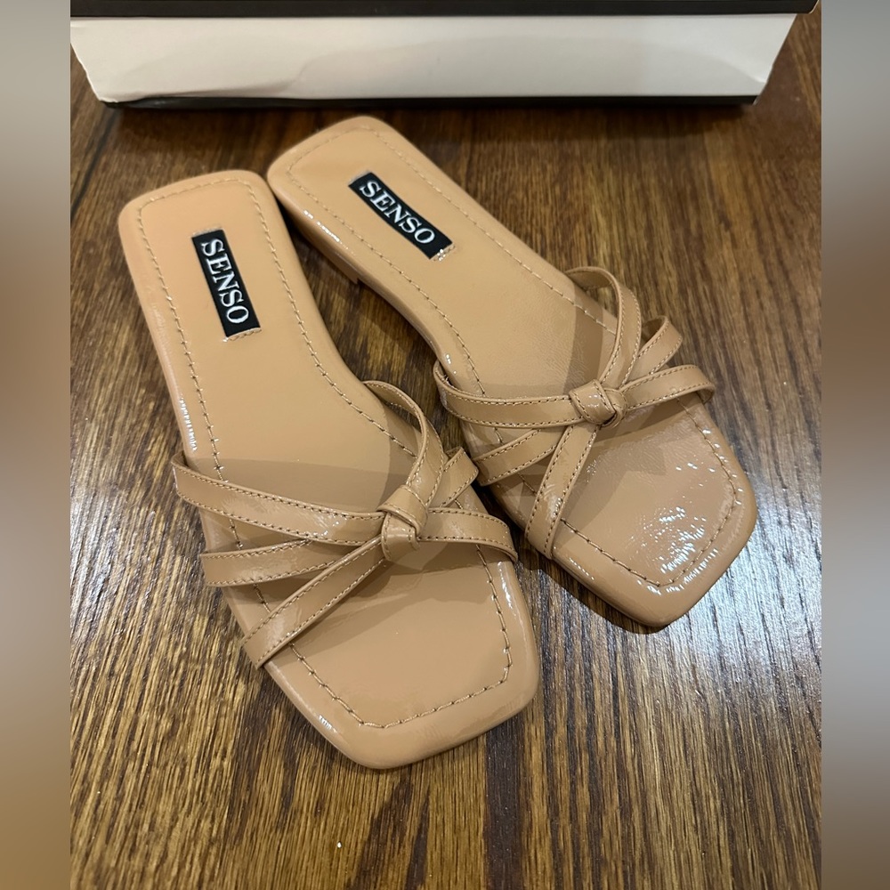 NWT Senso Heir sandals